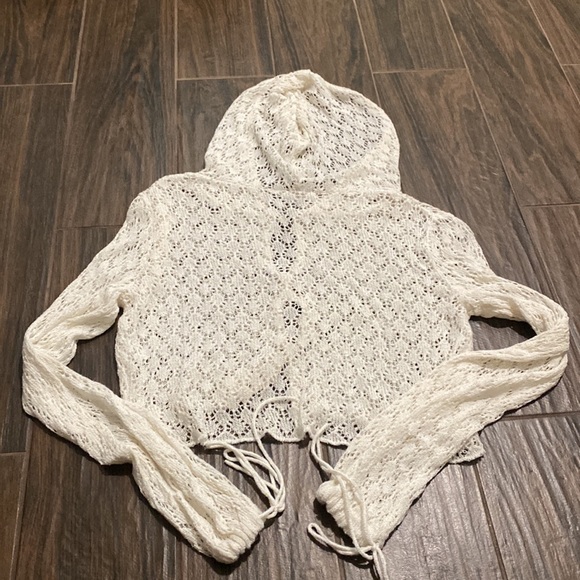COPY - Alice and Olivia crochet cropped sweater with hoodie - Picture 5 of 5